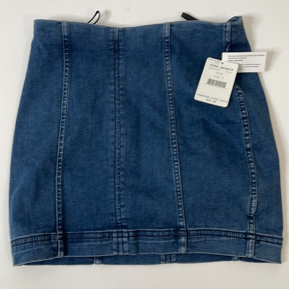 FREE PEOPLE Denim Skirt w/ Seam detailing-Stretchy. Size 4. New with tag…